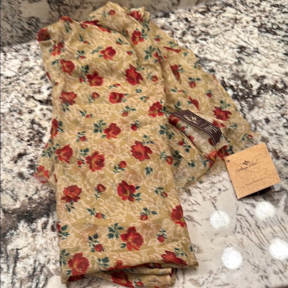 American Rag Floral Scarf with Red and Tan Accents
Patricia Nash .. nwt..floral
